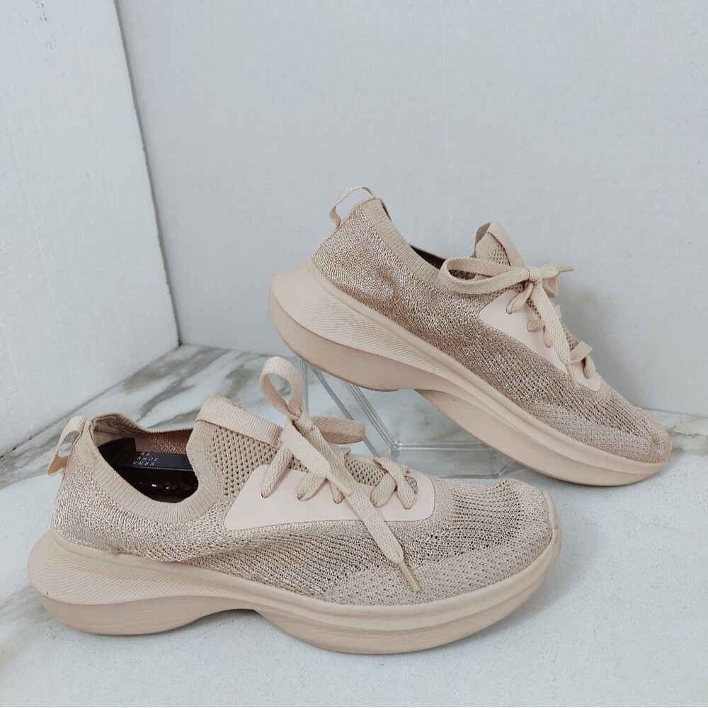 EUC H&M Women's Pink Peach Knit Slip  On Trainers Sneakers, Sz 9
